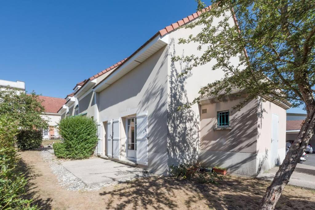 Guest House III Magny-le-Hongre Exterior foto